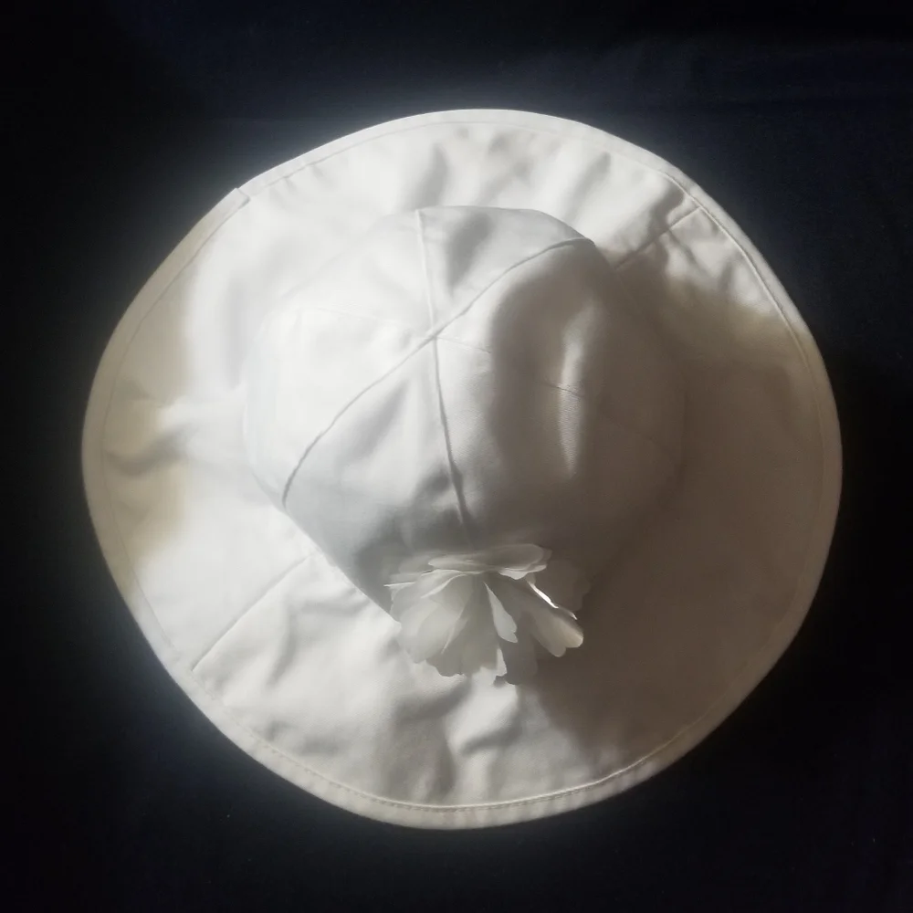 Sweet white cotton/poly sz M hat w flower - Picture 5 of 9